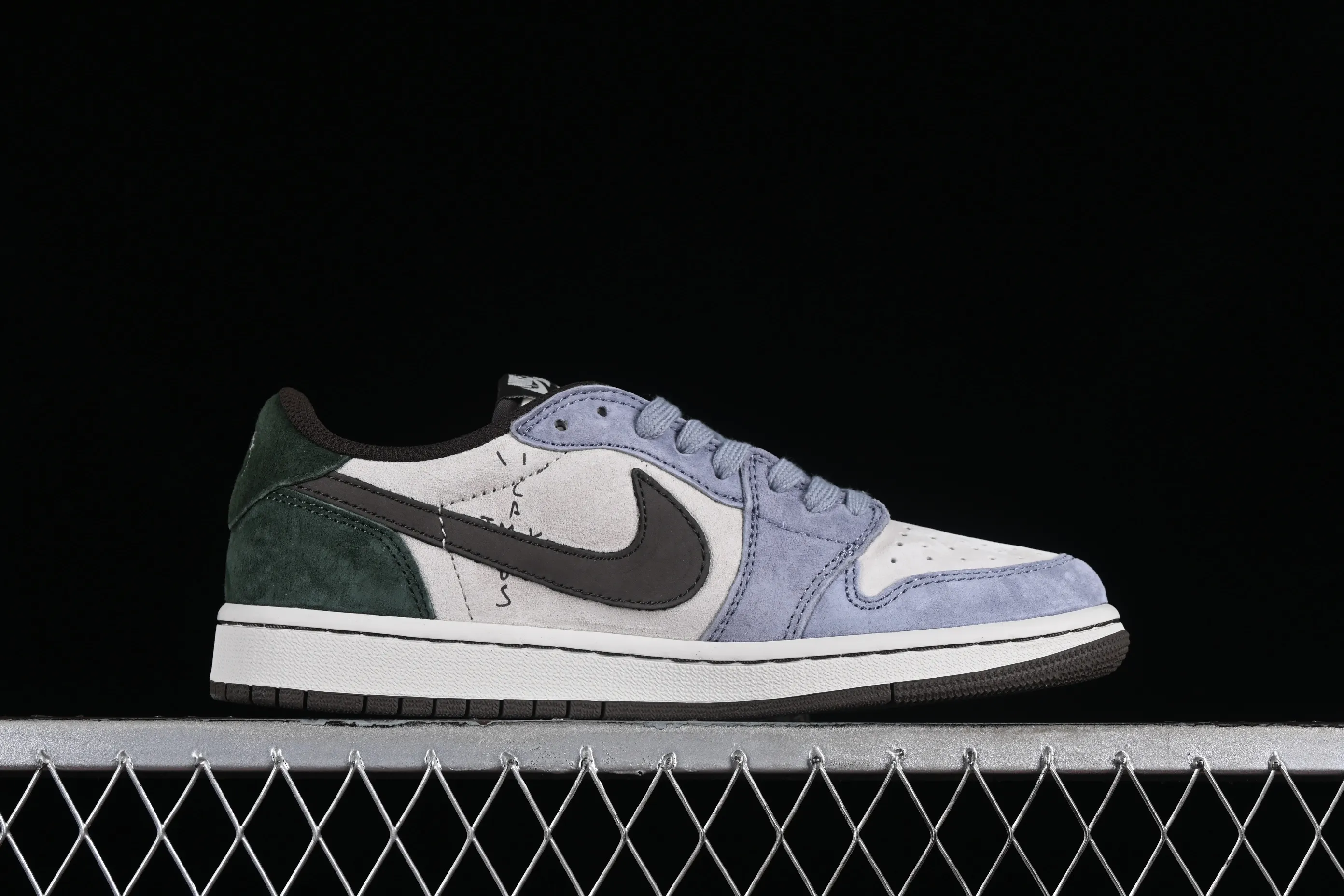 All Categories Air Jordan Jordan Series Basketball Shoes Air Jordan 1 Low Travis Scott x Air Jordan 1 Low OG AJ1 Joe 1 Reversed Overhook Joint Style Casual Sports Basketball Shoes DM7866-820